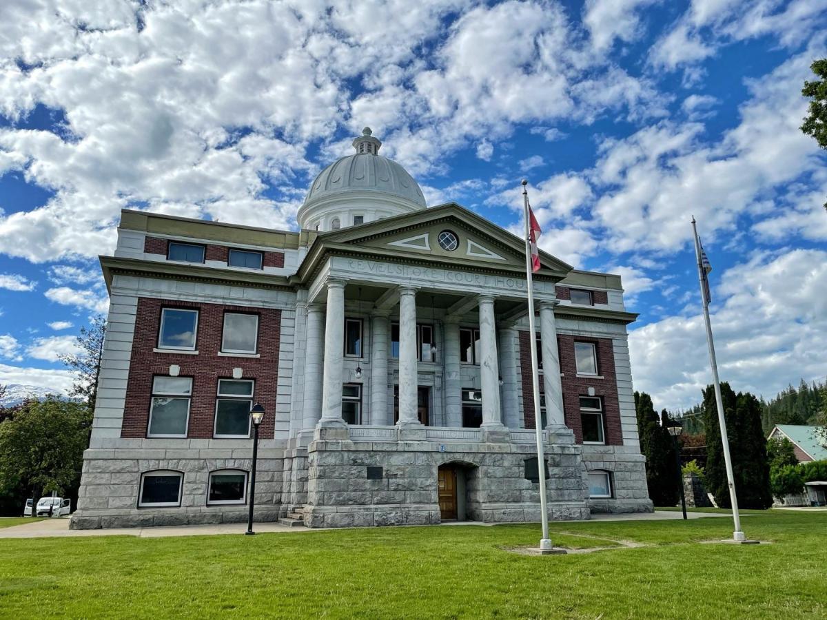 Courthouse Inn Revelstoke Luaran gambar
