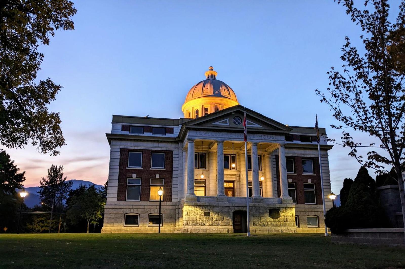 Courthouse Inn Revelstoke Luaran gambar