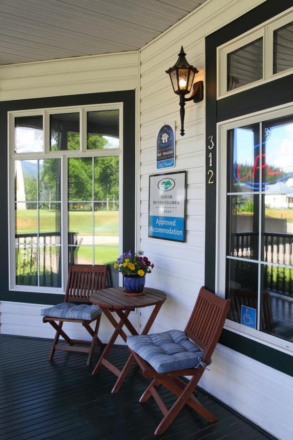 Courthouse Inn Revelstoke Luaran gambar